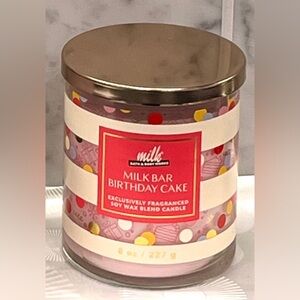 Bath & Body Works Milk Bar
Birthday Cake Single Wick Candle